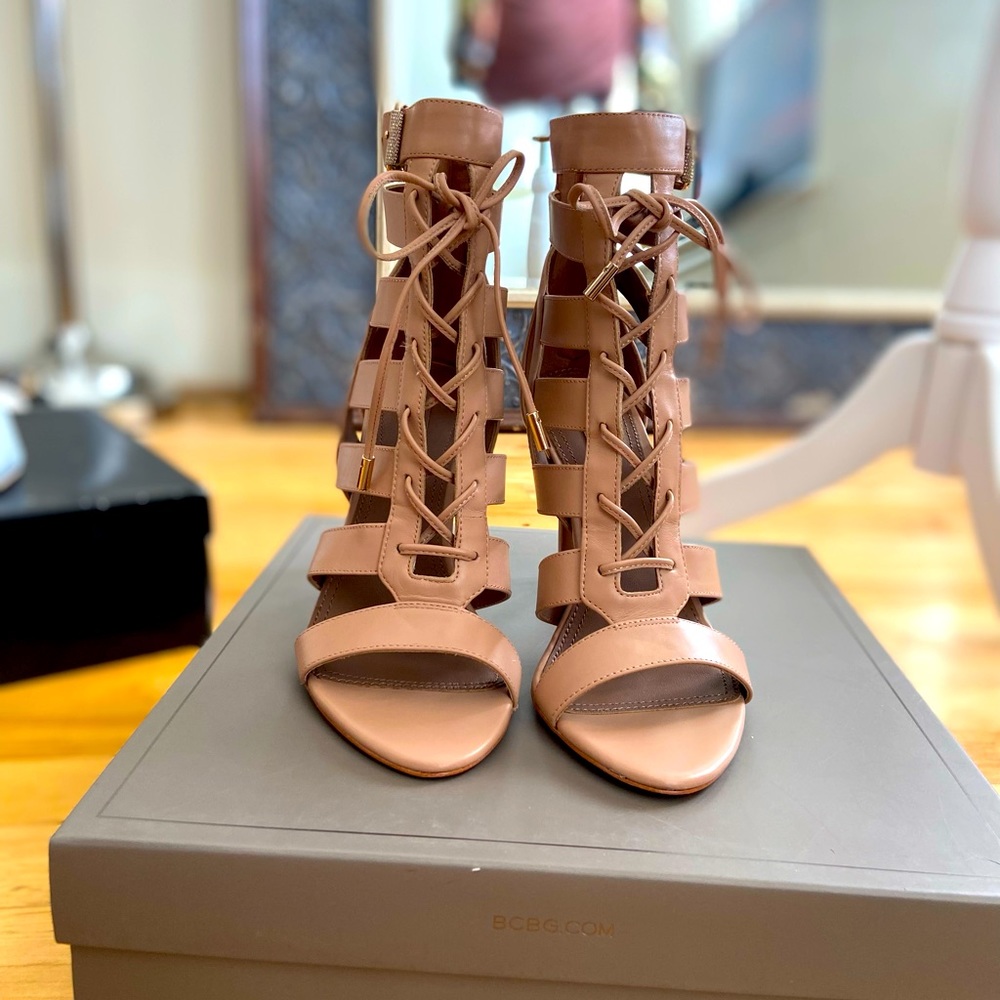 BCBG MAXAZRIA Leather Open toe Tea Rose cage pump